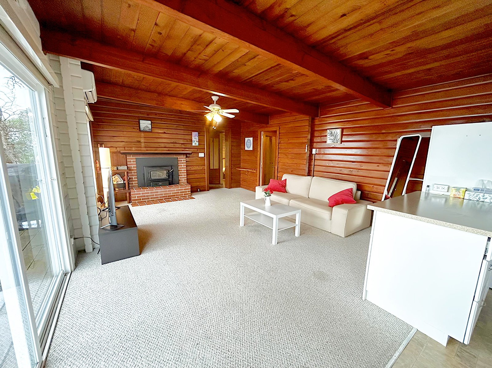 3 Bedroom House for Rent - 6663 Sunshine Coast Hwy, Sechelt, BC 4